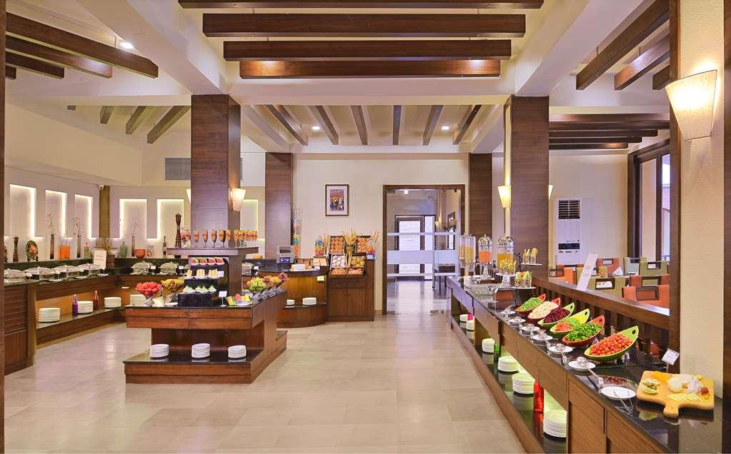 Country Inn & Suites By Radisson, Goa Кандолим Ресторант снимка