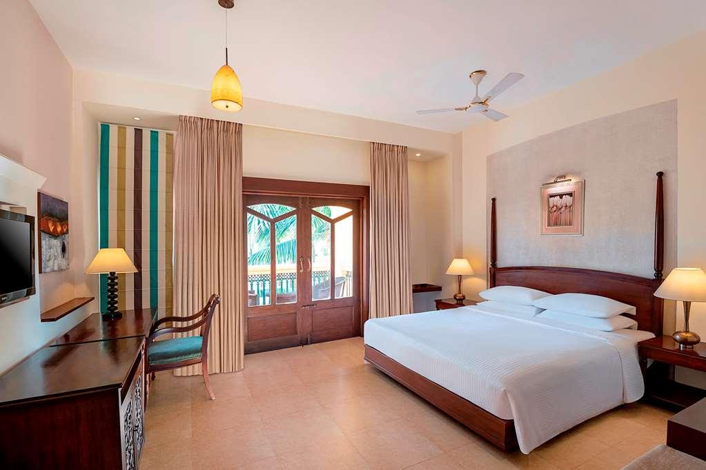 Country Inn & Suites By Radisson, Goa Кандолим Стая снимка